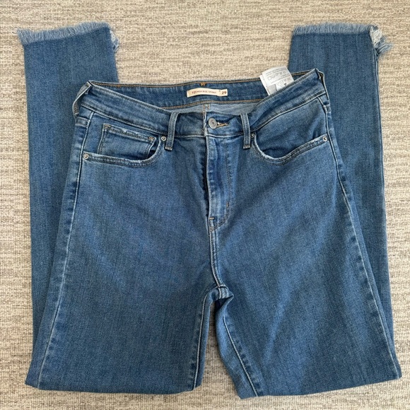 Levi’s High Rise Jeans - Picture 2 of 7